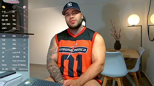 Snapshot of Michael_Salens chatting on November 6, 2025, 10:47 pm Michael Salens online show from November 6, 2025, 10:47 pm