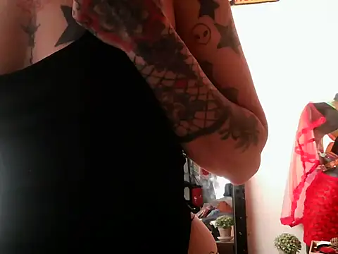 Snapshot of muscle_mommyy chatting on September 9, 2025, 5:00 pm muscle mommyy online show from September 9, 2025, 5:00 pm