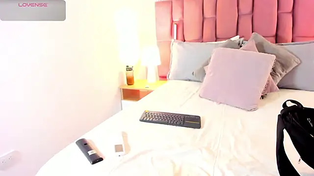 Snapshot of MartinaRizzi chatting on December 5, 2025, 3:27 am MartinaRizzi online show from December 5, 2025, 3:27 am