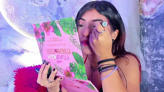 katierouge  online show from October 10, 2025, 6:03 am