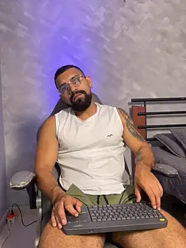 vincentjaxon online show from April 15, 2026, 5:39 pm