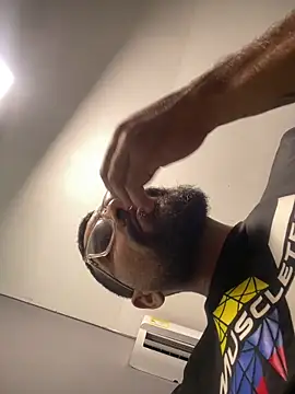 vincentjaxon online show from April 2, 2026, 5:08 pm