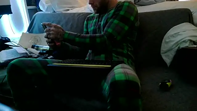 Snapshot of Luv2SuckBWC92 chatting on December 4, 2025, 6:07 pm Luv2SuckBWC92 online show from December 4, 2025, 6:07 pm