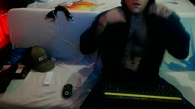 Snapshot of Luv2SuckBWC92 chatting on September 16, 2025, 5:41 am Luv2SuckBWC92 online show from September 16, 2025, 5:41 am