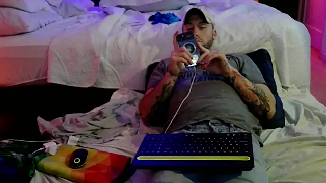 Snapshot of Luv2SuckBWC92 chatting on October 2, 2025, 7:12 am Luv2SuckBWC92 online show from October 2, 2025, 7:12 am