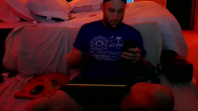 Snapshot of Luv2SuckBWC92 chatting on October 6, 2025, 4:24 am Luv2SuckBWC92 online show from October 6, 2025, 4:24 am