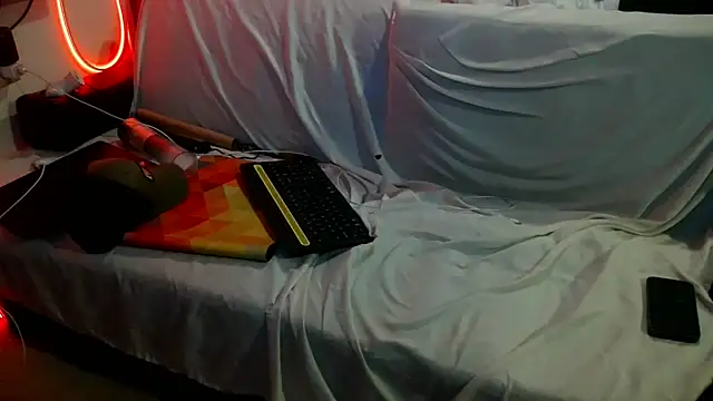 Snapshot of Luv2SuckBWC92 chatting on October 25, 2025, 5:17 am Luv2SuckBWC92 online show from October 25, 2025, 5:17 am