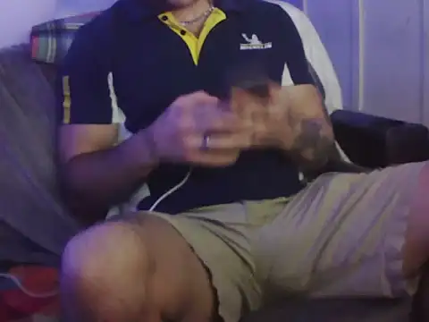 Snapshot of Luv2SuckBWC92 chatting on September 10, 2025, 6:12 am Luv2SuckBWC92 online show from September 10, 2025, 6:12 am