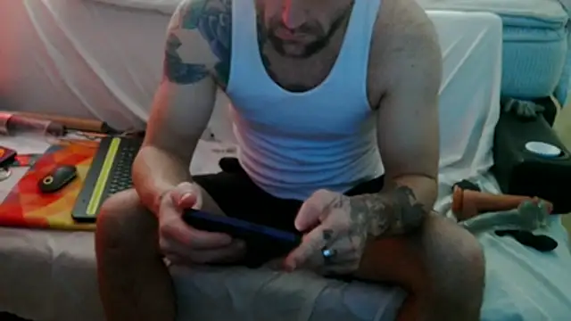 Snapshot of Luv2SuckBWC92 chatting on October 25, 2025, 5:24 pm Luv2SuckBWC92 online show from October 25, 2025, 5:24 pm