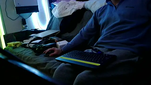 Snapshot of Luv2SuckBWC92 chatting on December 2, 2025, 12:18 pm Luv2SuckBWC92 online show from December 2, 2025, 12:18 pm