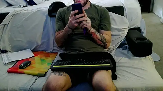 Snapshot of Luv2SuckBWC92 chatting on October 6, 2025, 9:04 pm Luv2SuckBWC92 online show from October 6, 2025, 9:04 pm