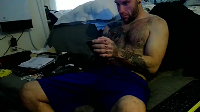 Snapshot of Luv2SuckBWC92 chatting on December 5, 2025, 4:05 pm Luv2SuckBWC92 online show from December 5, 2025, 4:05 pm