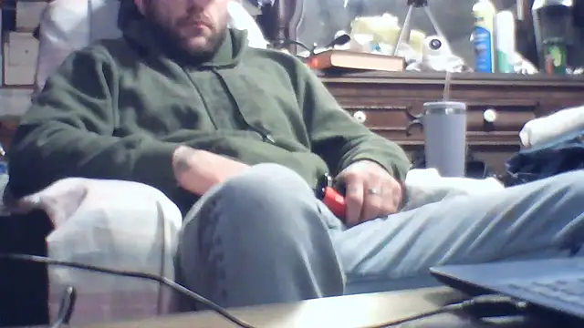 Snapshot of Luv2SuckBWC92 chatting on January 12, 2026, 11:42 pm Luv2SuckBWC92 online show from January 12, 2026, 11:42 pm