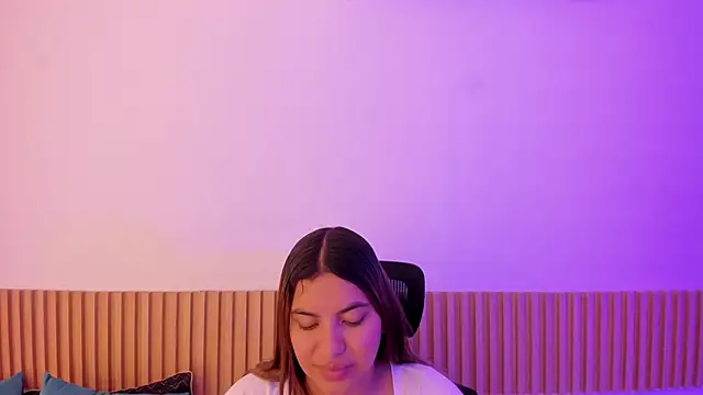 Snapshot of OliviaSweett chatting on November 2, 2025, 6:13 pm OliviaSweett online show from November 2, 2025, 6:13 pm