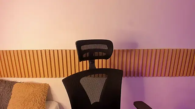 Snapshot of OliviaSweett chatting on October 23, 2025, 6:50 pm OliviaSweett online show from October 23, 2025, 6:50 pm