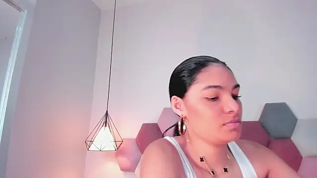 Snapshot of LunaAspen_ chatting on November 22, 2025, 5:45 pm LunaAspen online show from November 22, 2025, 5:45 pm