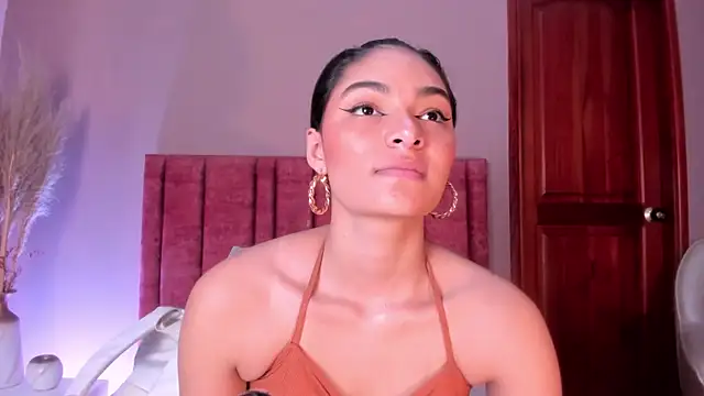 Snapshot of LunaAspen_ chatting on February 4, 2026, 6:03 pm LunaAspen online show from February 4, 2026, 6:03 pm