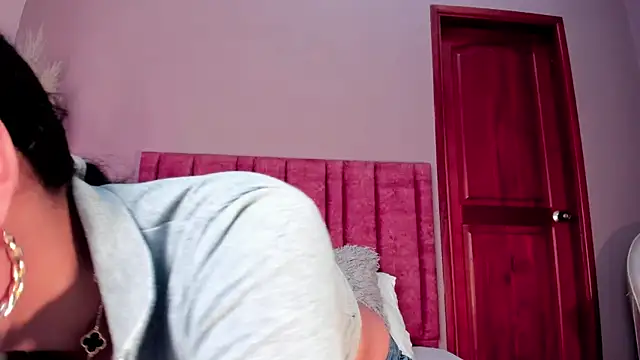 Snapshot of LunaAspen_ chatting on December 22, 2025, 2:39 pm LunaAspen online show from December 22, 2025, 2:39 pm