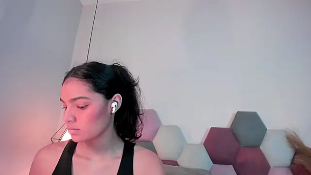 Snapshot of LunaAspen_ chatting on December 16, 2025, 6:01 pm LunaAspen online show from December 16, 2025, 6:01 pm