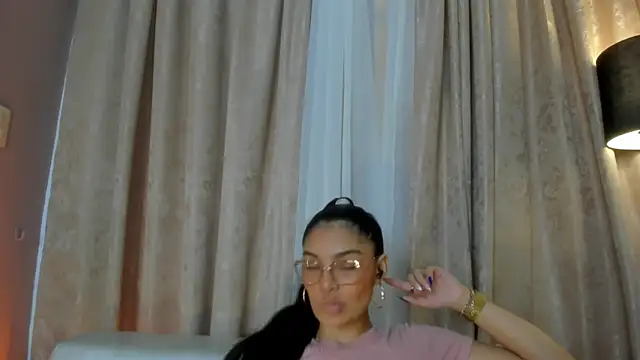 Snapshot of LunaAspen_ chatting on November 28, 2025, 5:57 pm LunaAspen online show from November 28, 2025, 5:57 pm