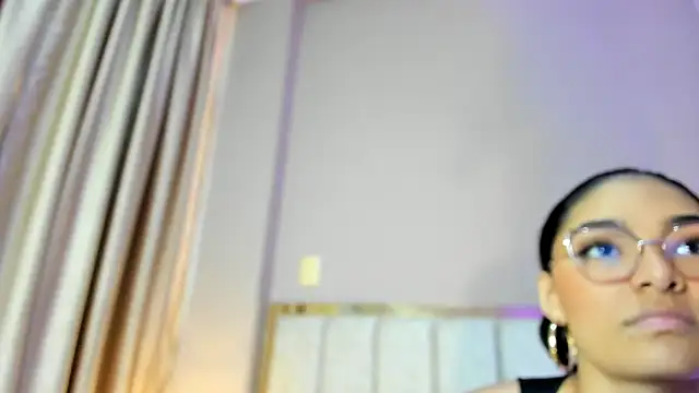 Snapshot of LunaAspen_ chatting on December 4, 2025, 7:02 pm LunaAspen online show from December 4, 2025, 7:02 pm