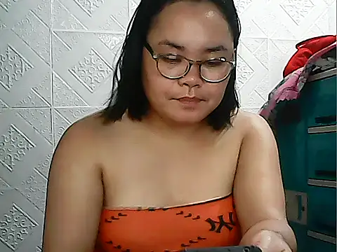 Snapshot of CreamyPussy4uxx chatting on February 7, 2026, 9:50 am CreamyPussy4uxx online show from February 7, 2026, 9:50 am