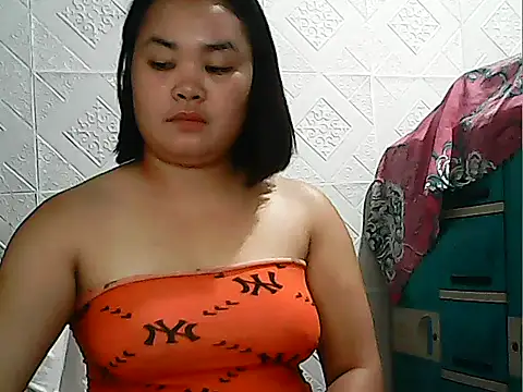 Snapshot of CreamyPussy4uxx chatting on February 14, 2026, 10:04 am CreamyPussy4uxx online show from February 14, 2026, 10:04 am