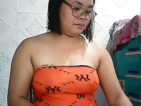 Snapshot of CreamyPussy4uxx chatting on February 5, 2026, 1:56 am CreamyPussy4uxx online show from February 5, 2026, 1:56 am