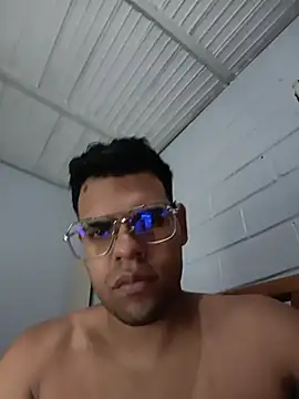 Snapshot of Bigtiti01 chatting on December 18, 2025, 9:29 pm Bigtiti01 online show from December 18, 2025, 9:29 pm