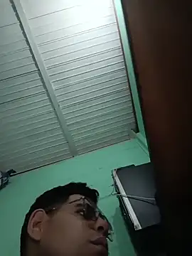 Snapshot of Bigtiti01 chatting on December 2, 2025, 2:12 am Bigtiti01 online show from December 2, 2025, 2:12 am