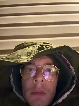 Hungboxer69 online show from November 11, 2025, 1:28 pm