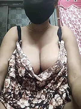 Snapshot of Devi-with-Ram chatting on February 19, 2026, 4:48 pm Devi-with-Ram online show from February 19, 2026, 4:48 pm