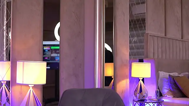 FrancescaDante online show from October 8, 2025, 6:59 am