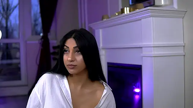 EmaHallee online show from March 27, 2026, 4:21 am