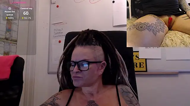 Snapshot of DarkDomina chatting on January 15, 2026, 11:57 am DarkDomina online show from January 15, 2026, 11:57 am