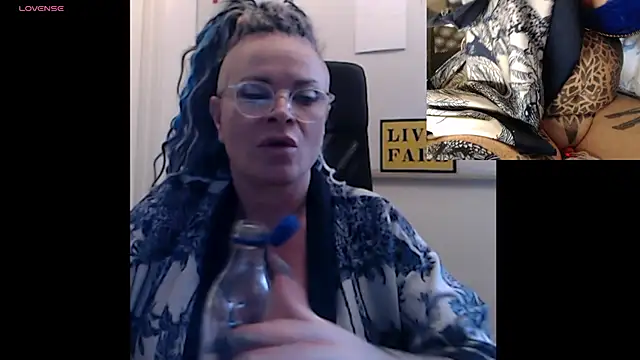 Snapshot of DarkDomina chatting on February 6, 2026, 1:07 pm DarkDomina online show from February 6, 2026, 1:07 pm