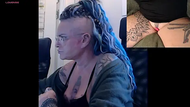 Snapshot of DarkDomina chatting on February 3, 2026, 1:05 pm DarkDomina online show from February 3, 2026, 1:05 pm