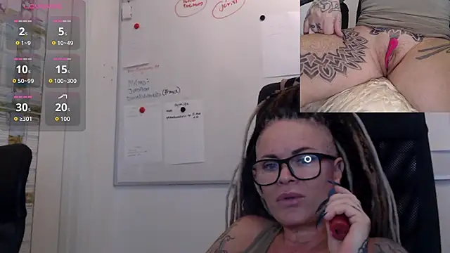 Snapshot of DarkDomina chatting on January 12, 2026, 2:46 pm DarkDomina online show from January 12, 2026, 2:46 pm