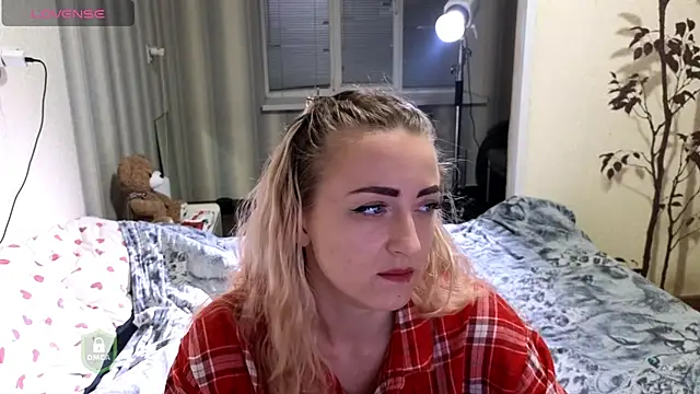 Snapshot of space_danger chatting on April 1, 2026, 4:15 pm space danger online show from April 1, 2026, 4:15 pm