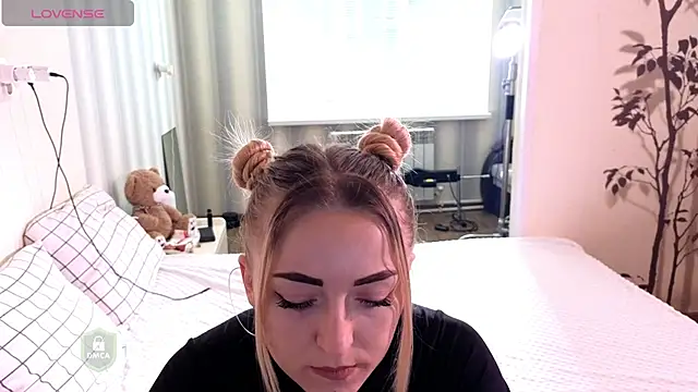 Snapshot of space_danger chatting on April 8, 2026, 9:44 am space danger online show from April 8, 2026, 9:44 am