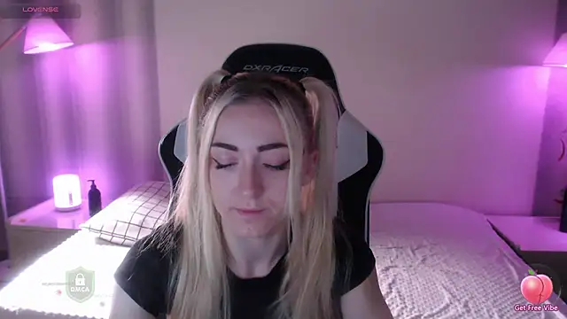 Snapshot of space_danger chatting on December 4, 2025, 4:44 am space danger online show from December 4, 2025, 4:44 am