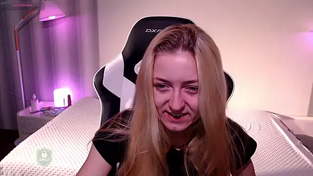 Snapshot of space_danger chatting on December 15, 2025, 6:19 am space danger online show from December 15, 2025, 6:19 am