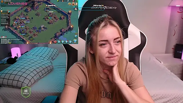 Snapshot of space_danger chatting on November 28, 2025, 2:39 pm space danger online show from November 28, 2025, 2:39 pm