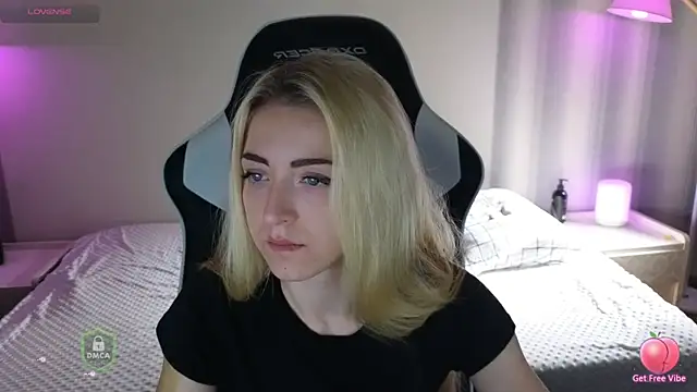 Snapshot of space_danger chatting on December 5, 2025, 4:22 am space danger online show from December 5, 2025, 4:22 am