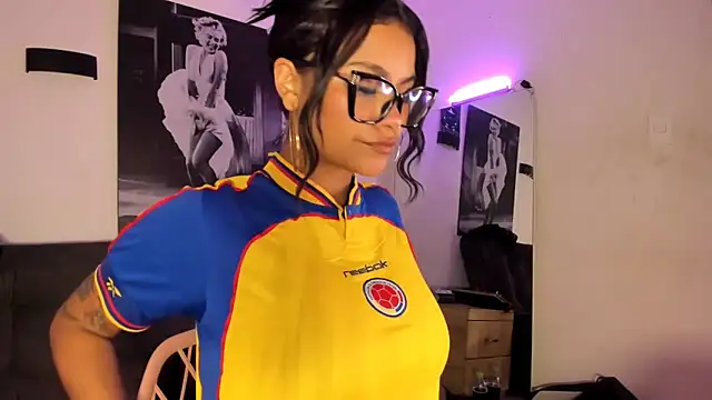 Stefany 44 online show from July 7, 2026, 6:22 pm