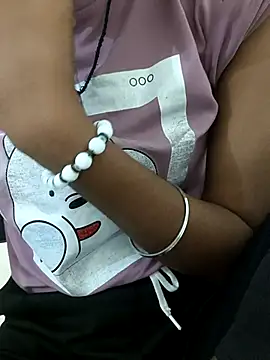 Snapshot of Alia-00 chatting on November 2, 2025, 4:17 am Alia-00 online show from November 2, 2025, 4:17 am