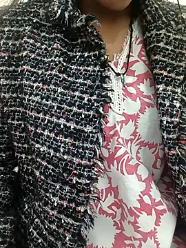 Snapshot of Alia-00 chatting on December 15, 2025, 4:07 am Alia-00 online show from December 15, 2025, 4:07 am