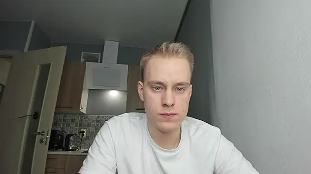 Snapshot of Kevin_Young_Cat chatting on December 17, 2025, 9:09 pm Kevin Young Cat online show from December 17, 2025, 9:09 pm