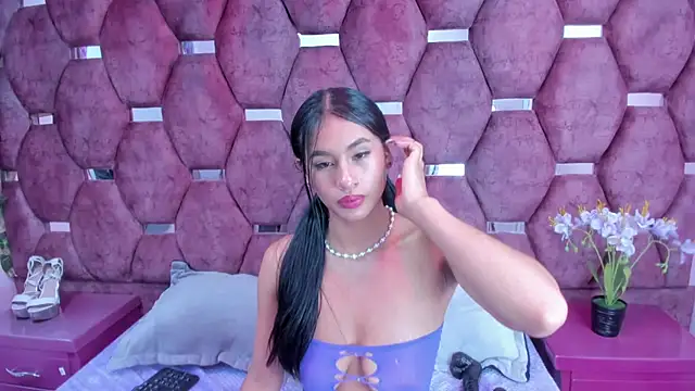 Miaa Davis  online show from February 1, 2026, 3:05 am