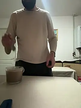 Snapshot of Michel_huge chatting on February 10, 2026, 5:17 am Michel huge online show from February 10, 2026, 5:17 am